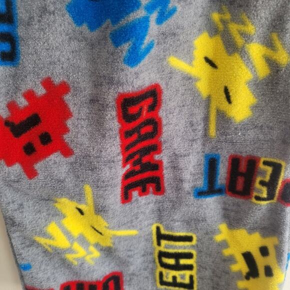 Size 8 fleece gaming pajama set - Picture 3 of 3